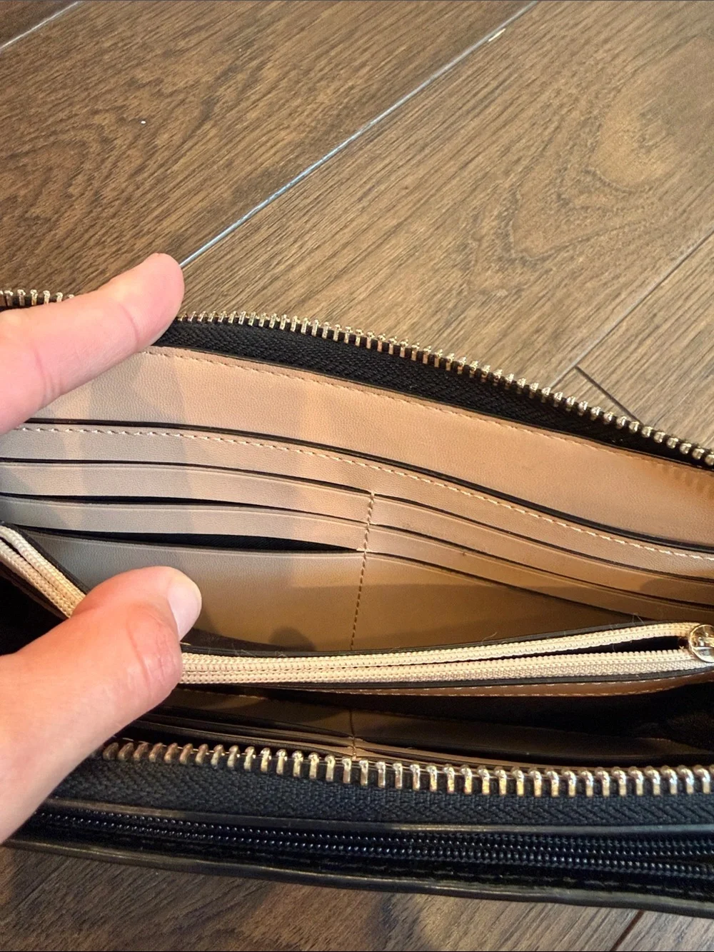 Kate Spade Grand Street Layton Wallet Wristlet. Black Leather - C33-072